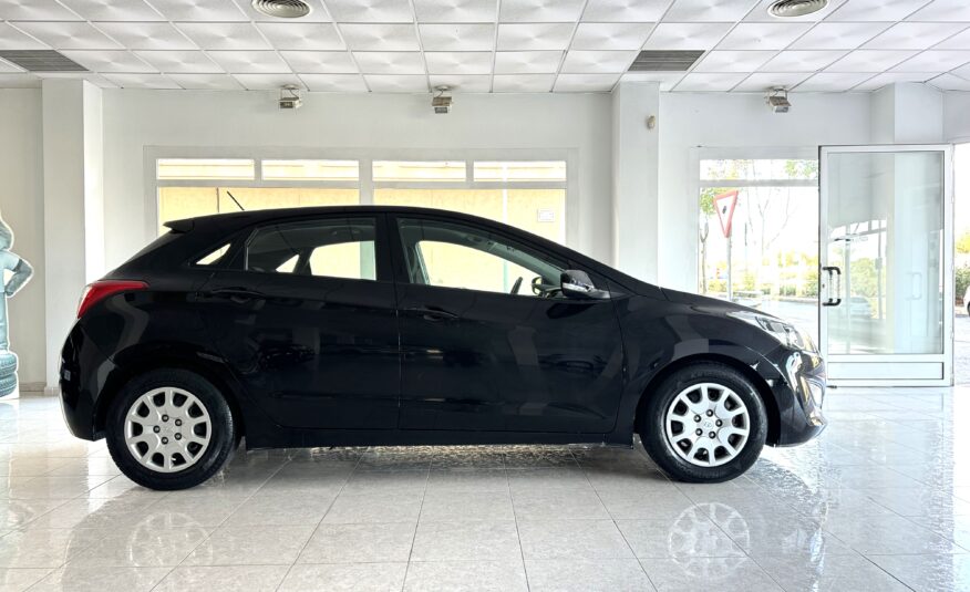HYUNDAI i30 1.4i 100cv 5p