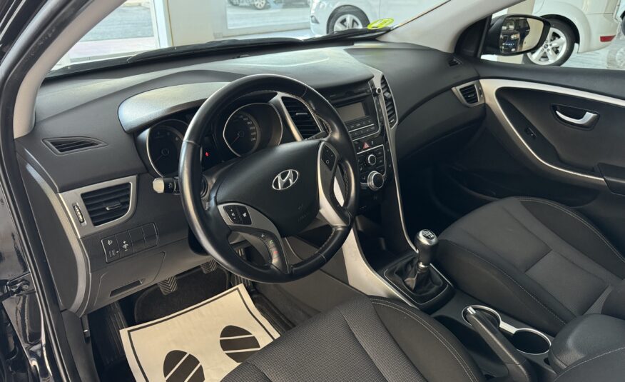 HYUNDAI i30 1.4i 100cv 5p