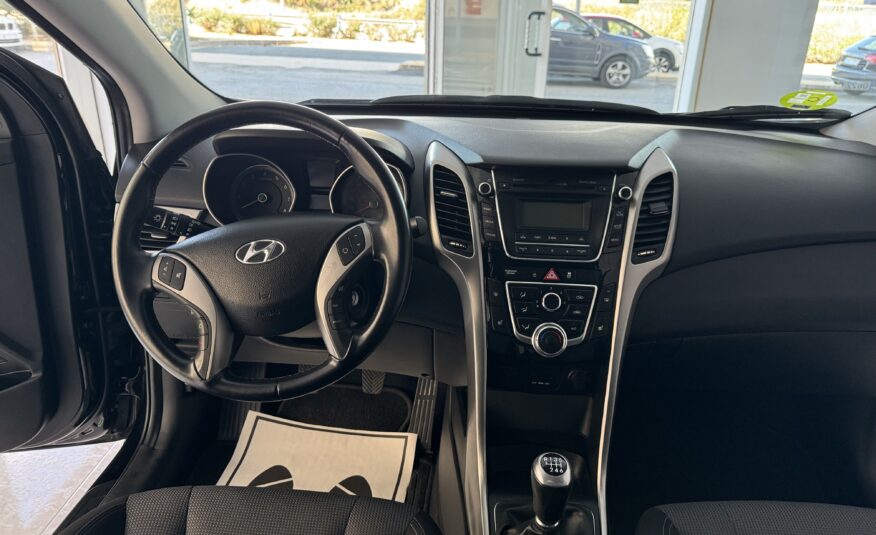 HYUNDAI i30 1.4i 100cv 5p