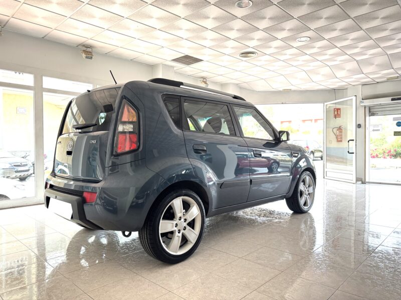 KIA soul 1.6CRDI 128cv Automático 5p