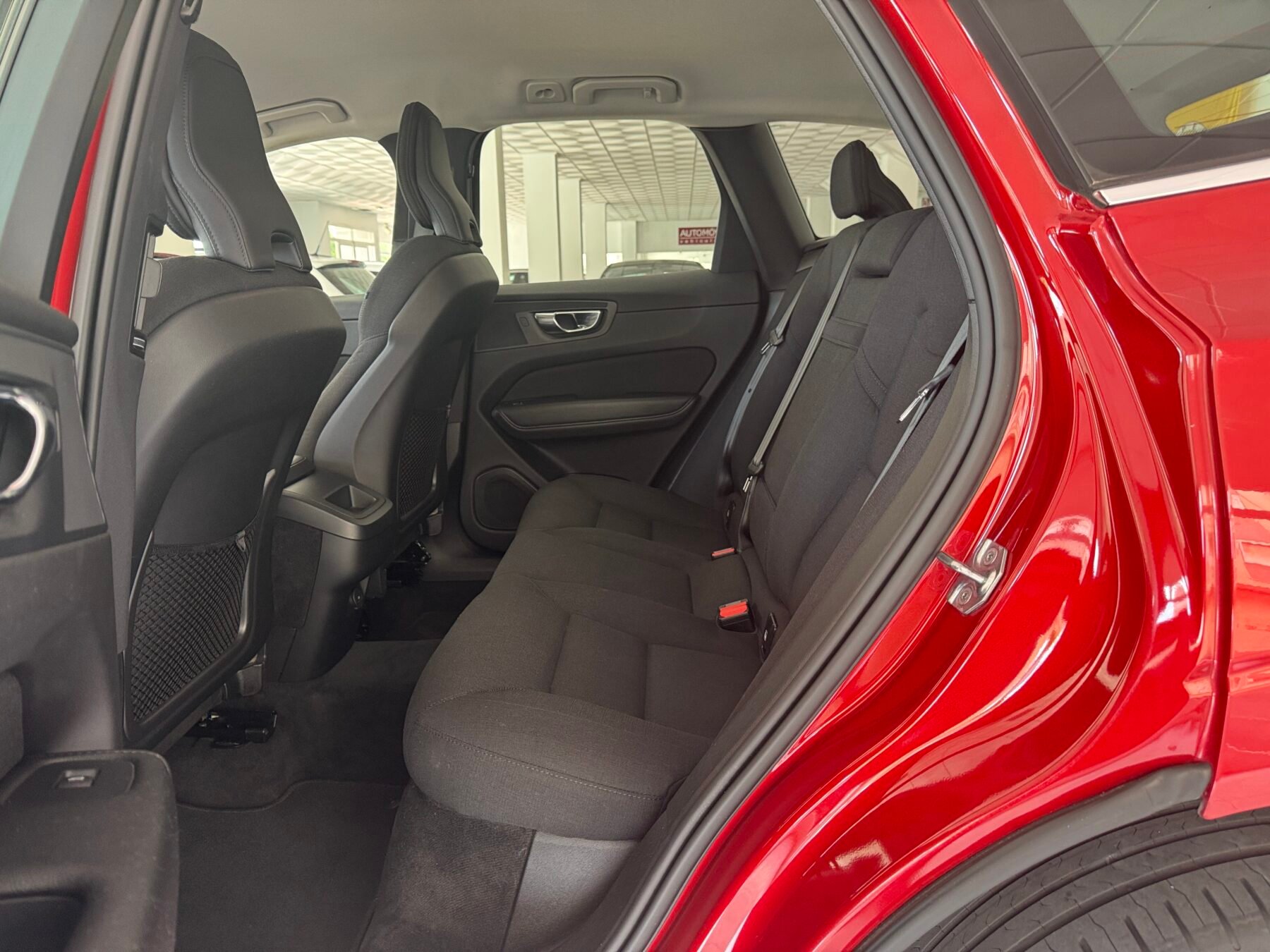 VOLVO XC60  2.0D B4 197cv Momentum Pro Automático 5p