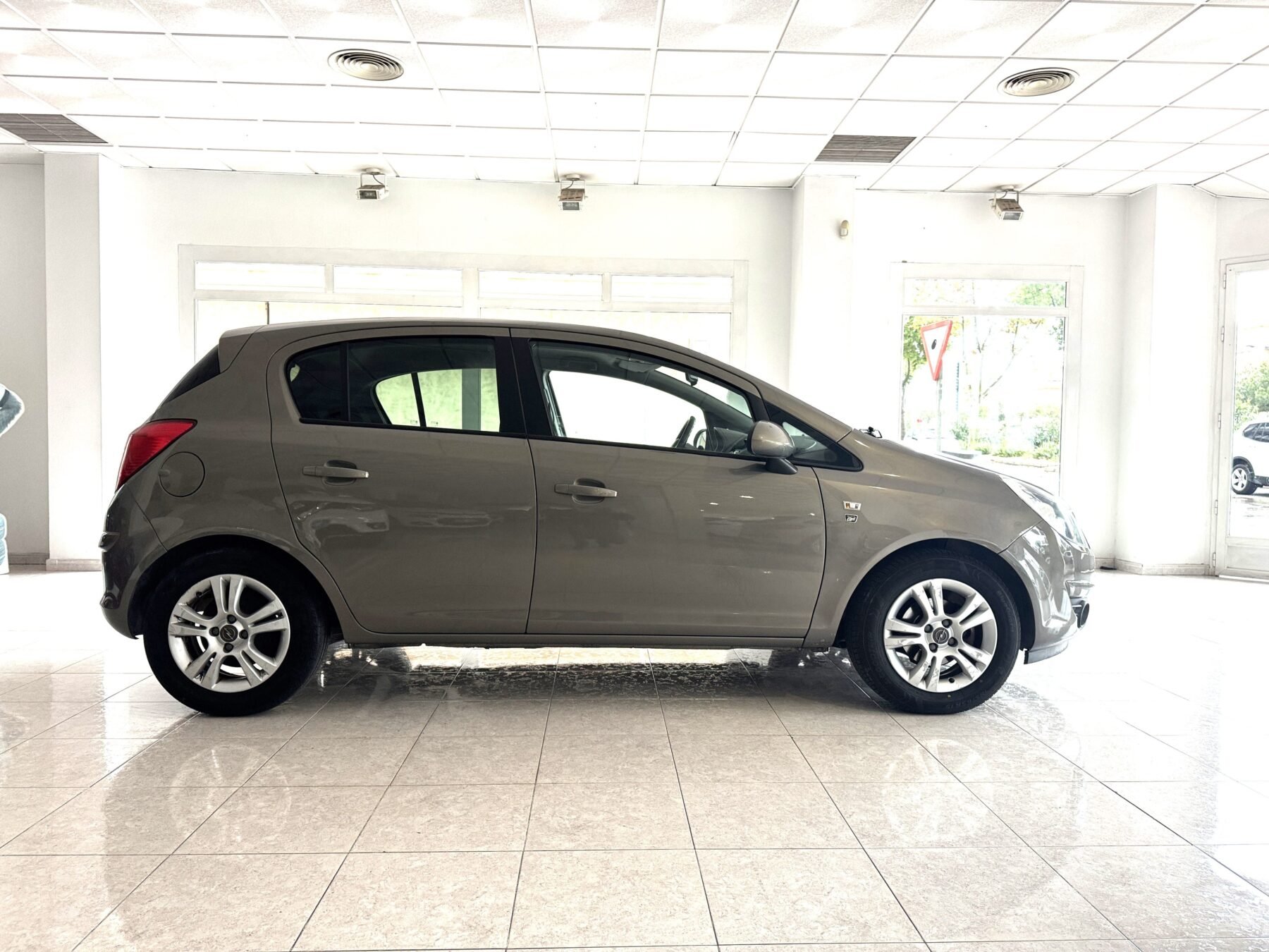 OPEL corsa 1.2i 111 Years 85cv 5p