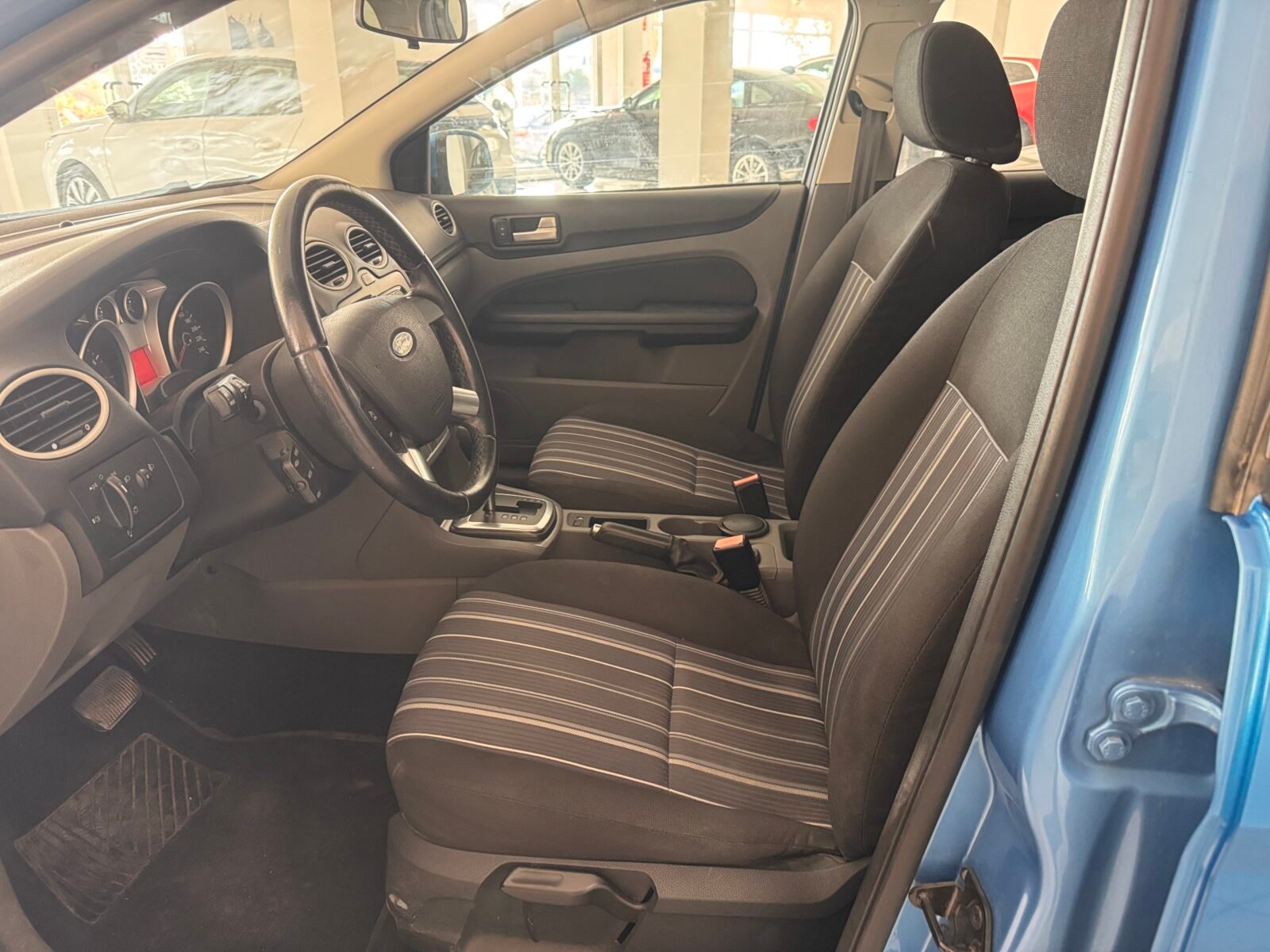 FORD Focus 1.6i 100cv Trend 5p Automático