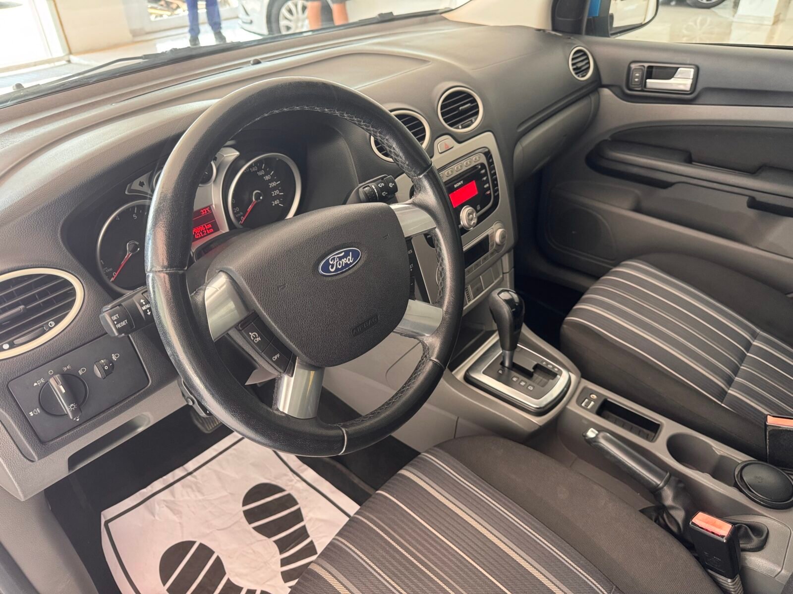 FORD Focus 1.6i 100cv Trend 5p Automático
