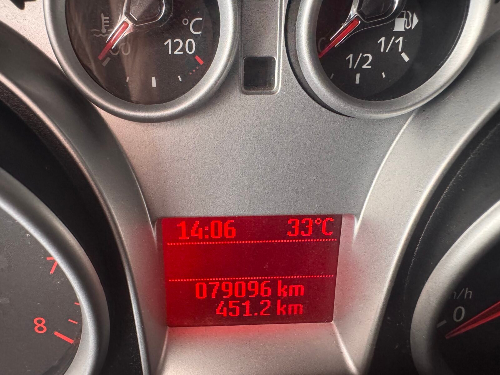FORD Focus 1.6i 100cv Trend 5p Automático