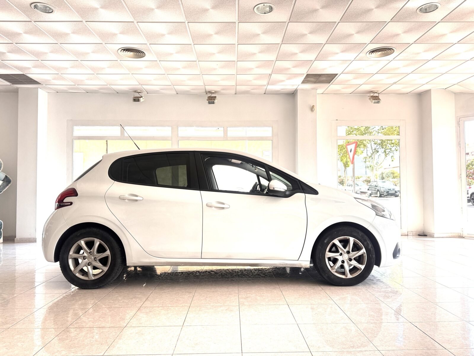 PEUGEOT 208 1.6HDI 75cv Active 5p